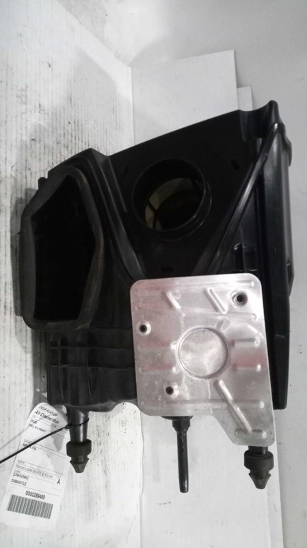 Used Air Cleaner Assembly fits: 2018 Audi Q5 2.0L thru 06/04/17 Grade A