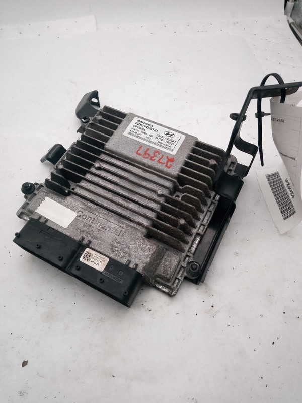 2015 Hyundai Santa Fe Engine Control Module ECM OEM 391002GAG5 152K Miles