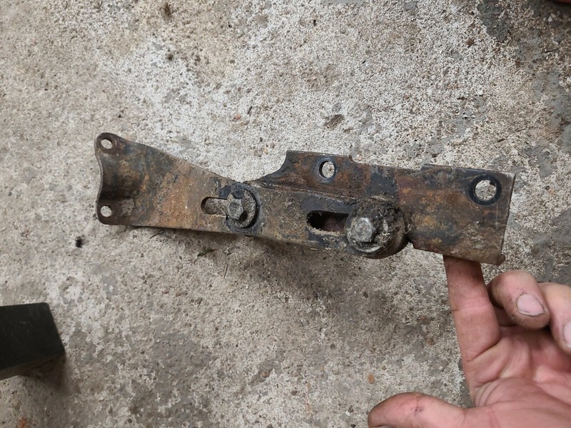 Mercedes-benz W115 110 Manual Transmission Mount Bracket support 220 D/8