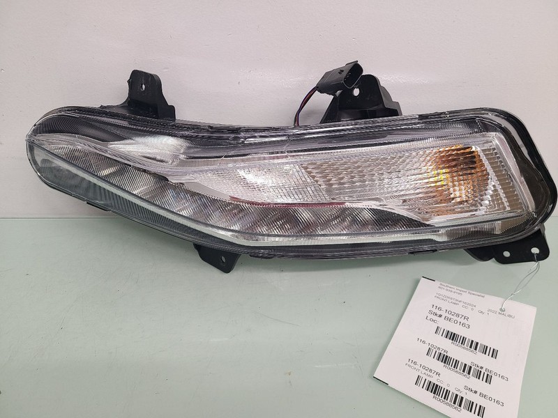 Passenger Corner/Park Light Daytime Running Lamps LED Fits 19-25 MALIBU 588562