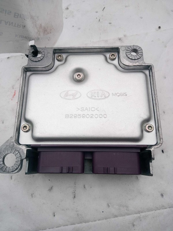 Used Air Bag Module fits: 2017 Hyundai Elantra Air Bag center console Hatchback
