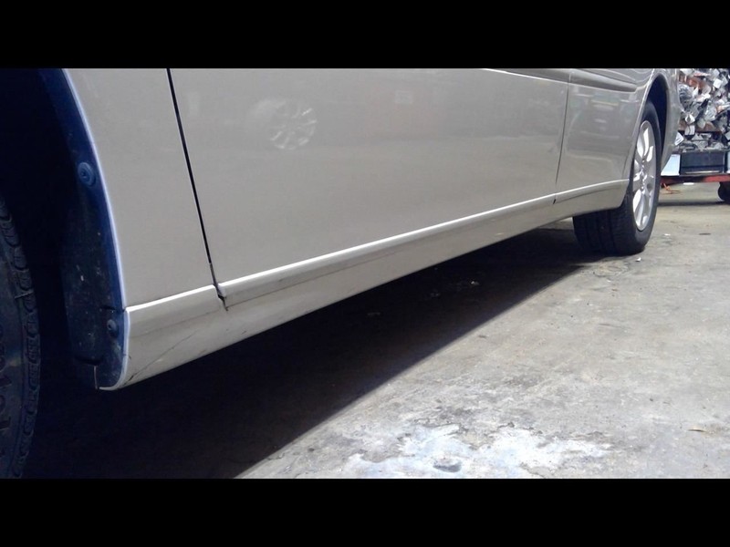 ES330 2002-2006 Left Rocker Panel Moulding 1690826