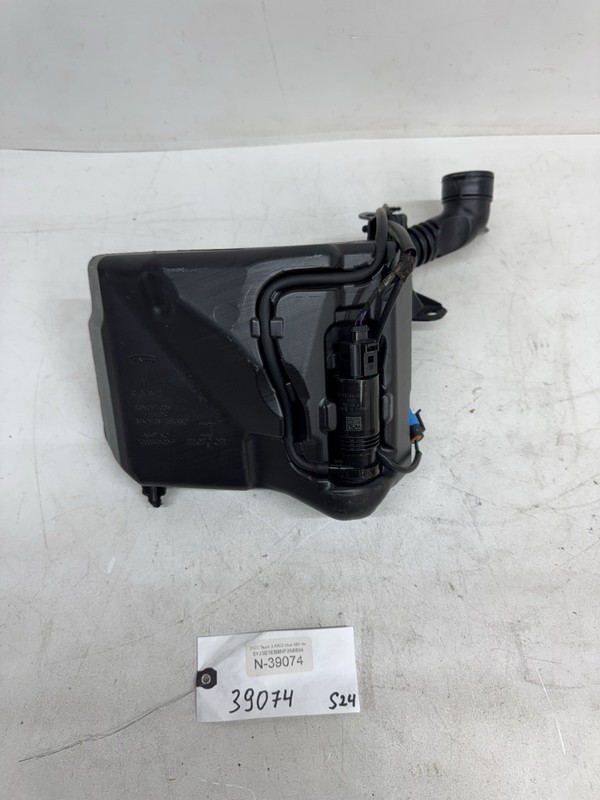 2018 - 2023 TESLA MODEL 3 WINDSHIELD WIPER WASHER RESERVOIR TANK OEM 39074 M22