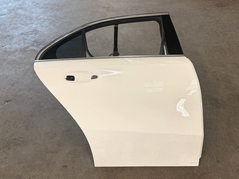 ⭐2019-2022 MERCEDES-BENZ A220 REAR RIGHT SIDE DOOR PANEL COVER SHELL OEM LOT2712