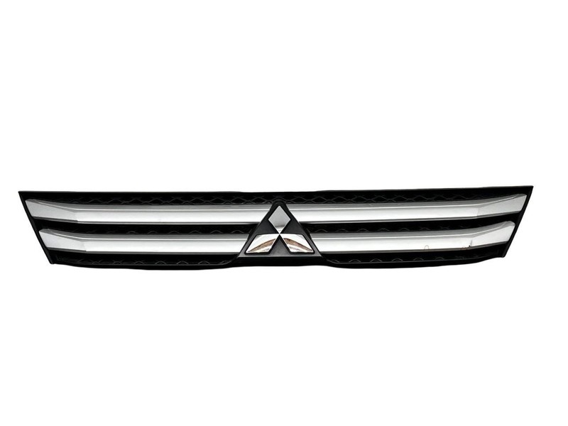 2018-2020 Mitsubishi Eclipse Cross Upper Grille Silver Bezel With Emblem Cracks