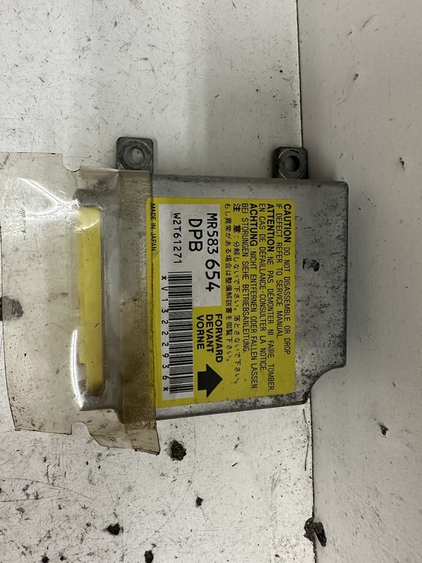 2004 Mitsubishi Endeavor thru 12/03 Occupant Module Computer ID: MR583654