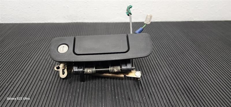 00-03 Dodge Durango Liftgate Handle W/ Lock Cylinder Assembly OEM 55256558AD