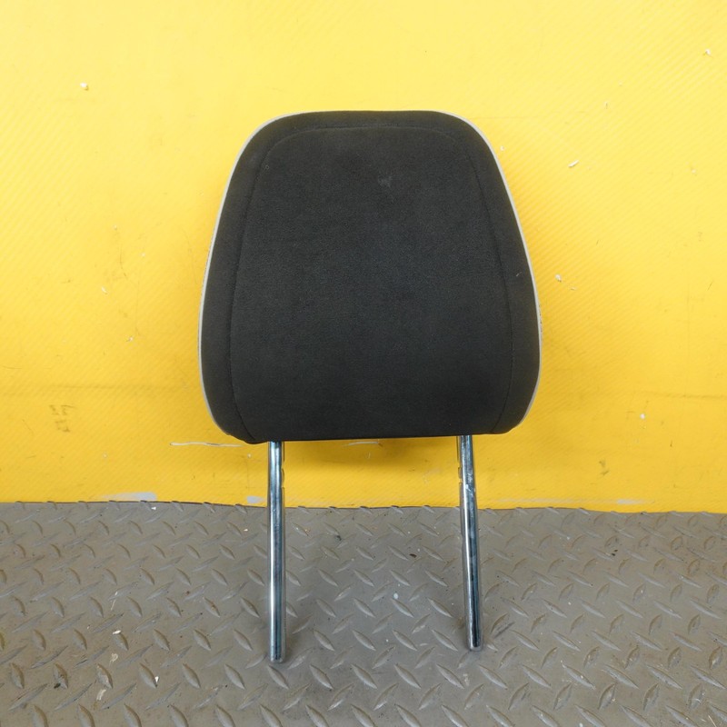 2019-2022 VOLVO XC40 FRONT LEFT SIDE SEAT HEADREST HEAD REST OEM 31467411