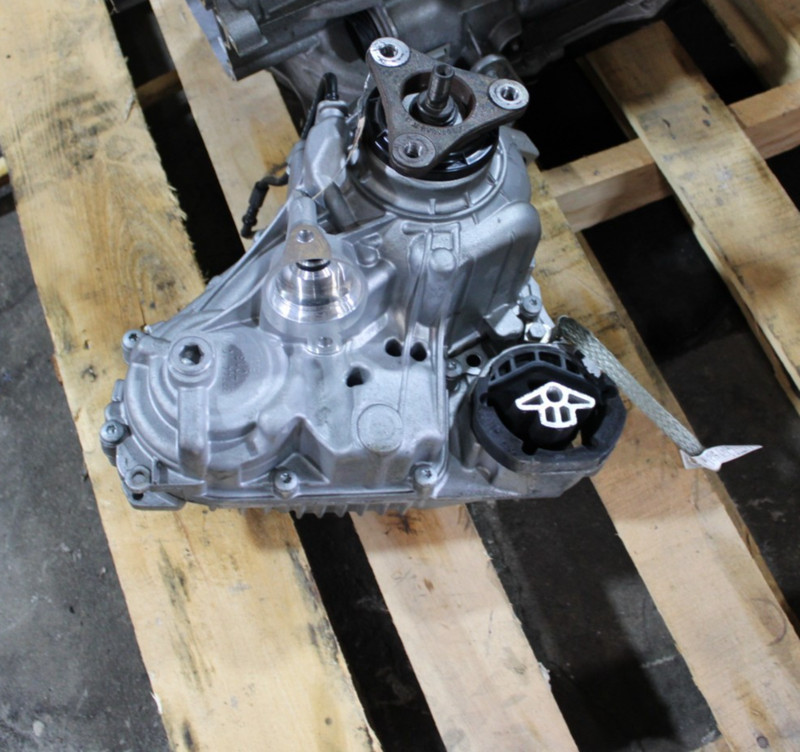 2019 - 2021 BMW 330i G20 OEM 2.0L AWD AUTOMATIC TRANSFER CASE GEARBOX ASSY
