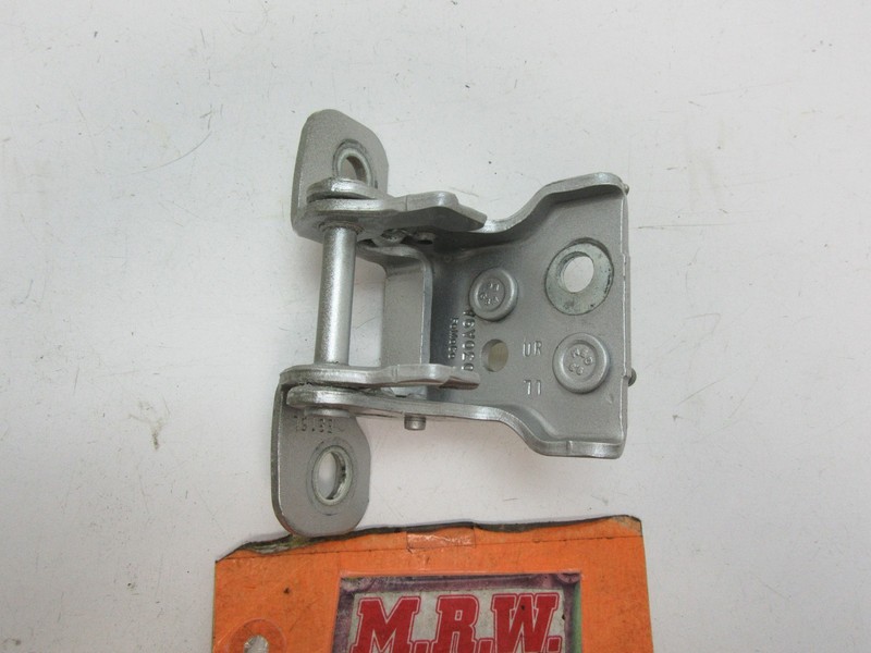 RIGHT REAR DOOR HINGE PASSENGER SIDE UPPER TOP FRAME SUPPORT BRACKET BUSHING