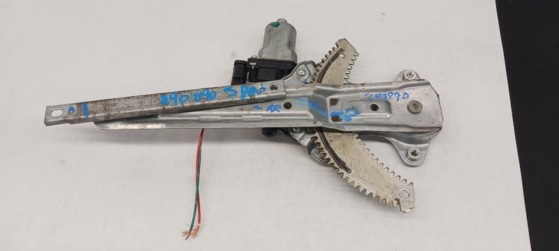 12-'19 NISSAN VERSA Right passenger rear Window Regulator w/motor OEM