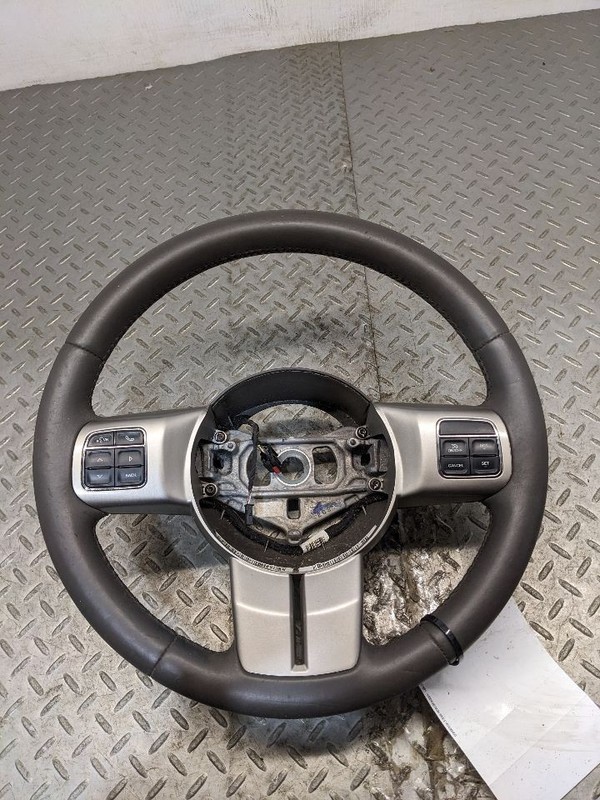 2011-2013 Jeep Grand Cherokee Steering Wheel OEM W Controls Leather 1165877