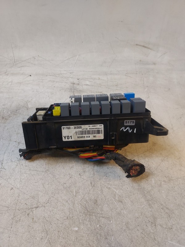 OEM Kia Fuse Relay Block Assembly 91160-3E000 Main Fuse Box w/ Relays 03-06