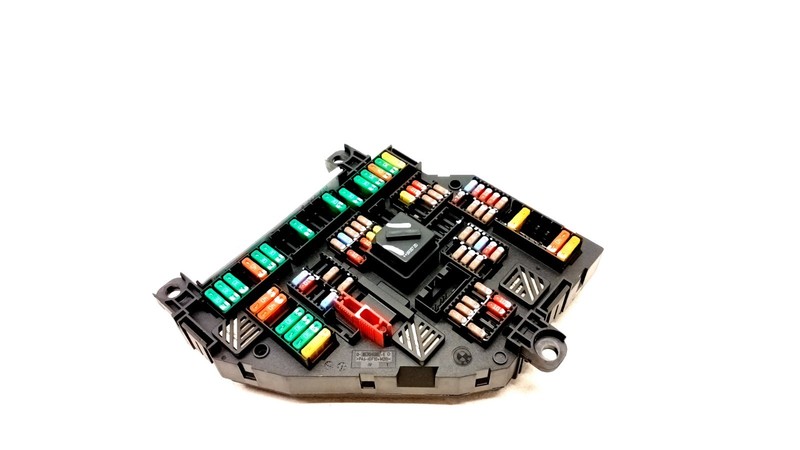 12-17 BMW F10 535 640 M5 M6 FUSE RELAY JUNCTION MODULE FUSEBOX OEM TRUNK 061725