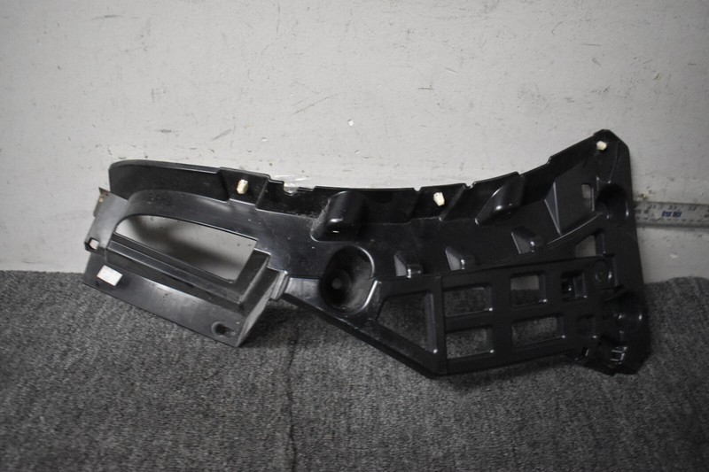2015-2021 PORSCHE MACAN REAR LEFT SIDE BUMPER GUIDE FACTORY OEM
