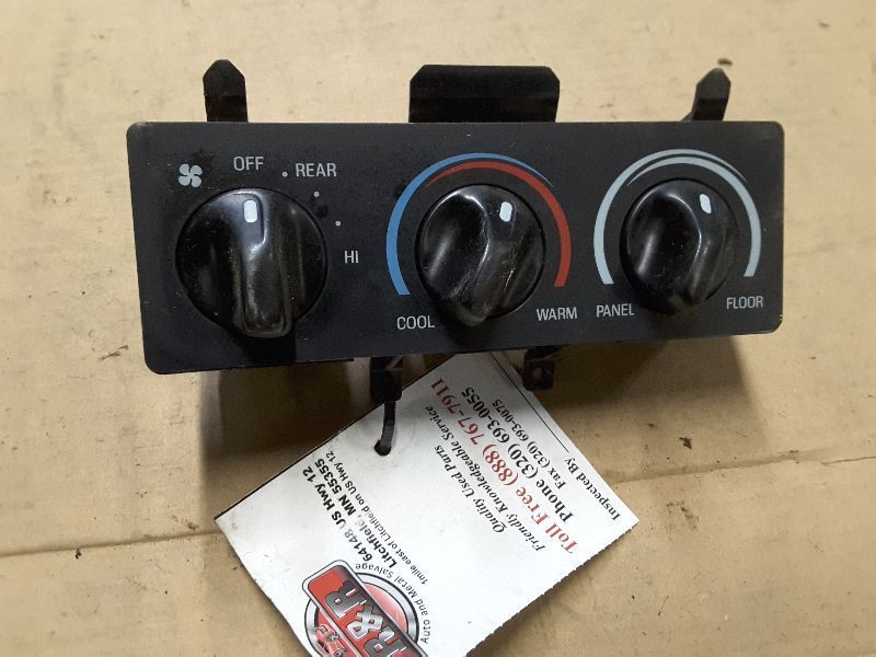 97 98 FORD EXPEDITION TEMPERATURE CONTROL FRONT OVERHEAD AUXILIARY 70413