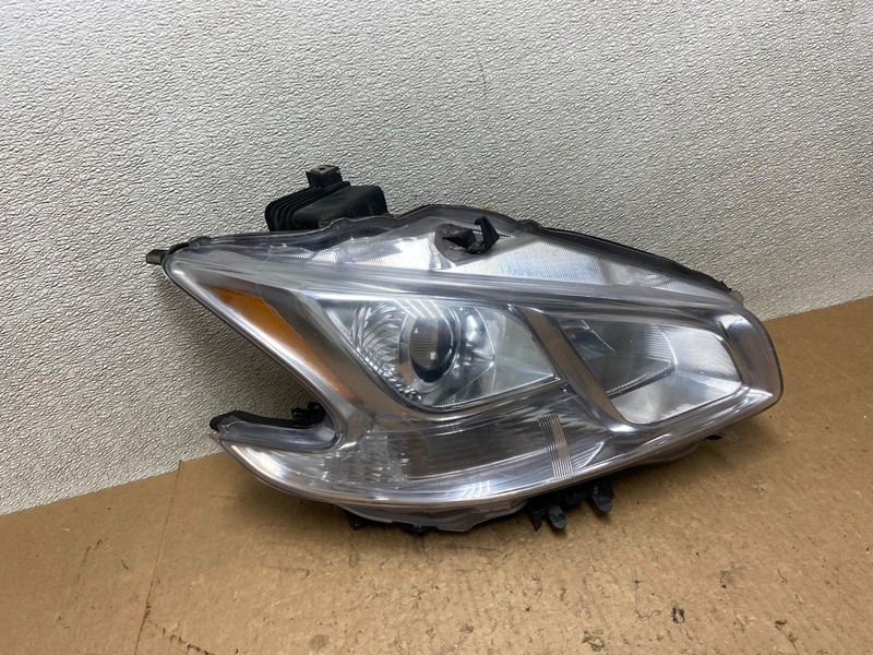 2009 - 2014 Nissan Maxima Headlight Right Passenger Xenon HID TYC Z9277 DW