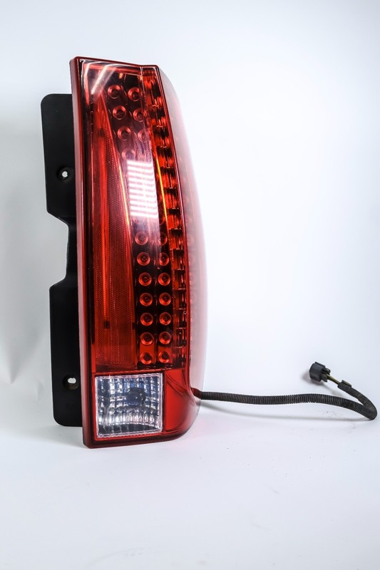 2007-2014 Cadillac Escalade Passenger RH Quarter Mounted Tail Lamp OEM *USED*