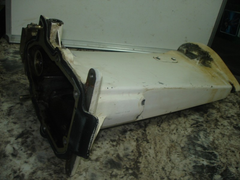 1983 Johnson 25hp j25elctd mid sectionboat motor part Bin bma