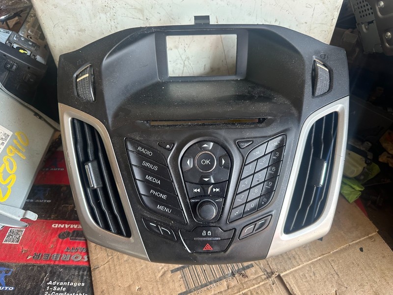 13 14 FORD FOCUS OEM RADIO STEREO CONTROL PANEL W/ BEZEL DM5T18K811KA