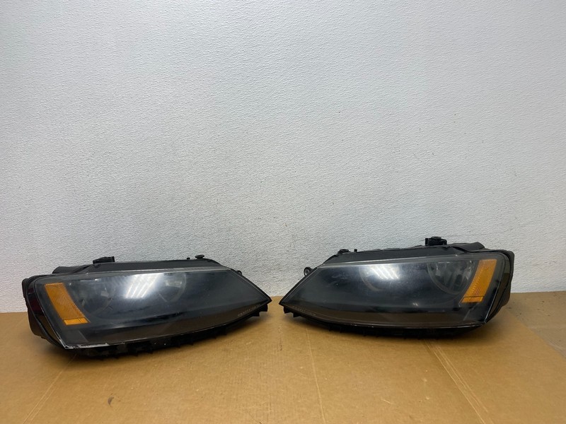2011 to 2014 Volkswagen Jetta Left+Right Headlights Halogen AD8938 DW