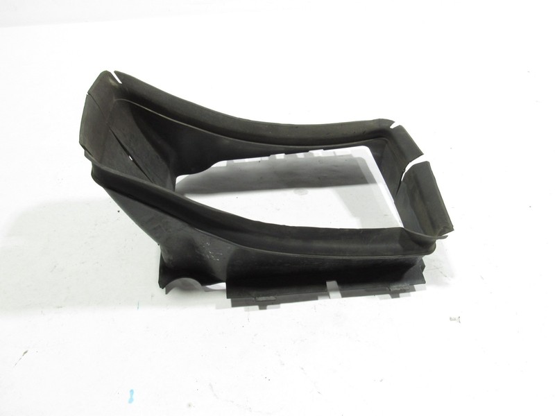 13-19 Mercedes SL550 R231 2013 Front Right Passenger Air Duct Guide Housing ;
