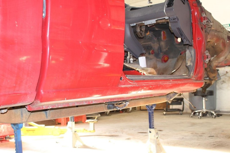 00-01 FRONTIER Passenger Right Side Rocker and Cab Corner Cut