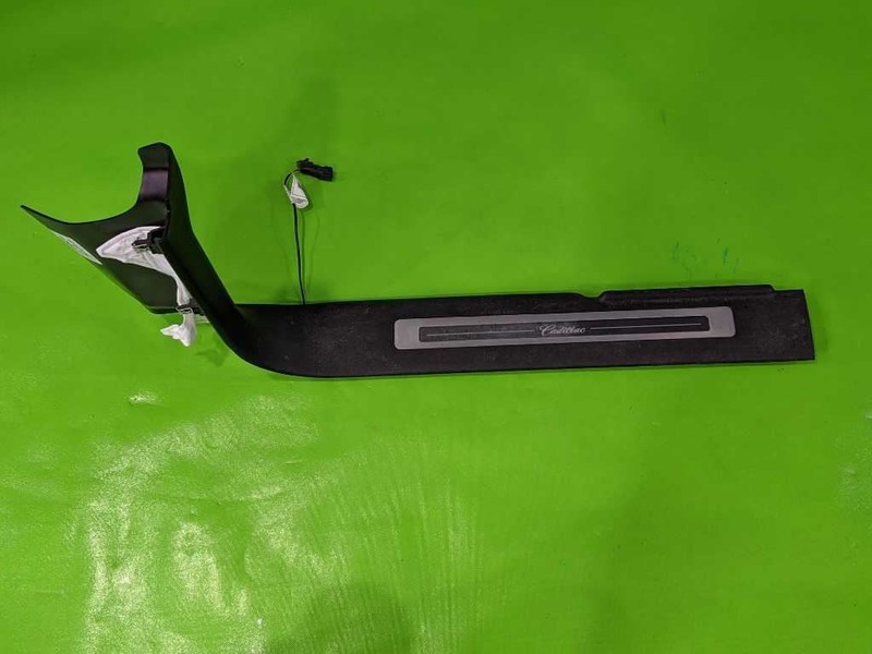 15-20 ESCALADE DRIVER LEFT FRONT SCUFF SILL PLATE OEM 4532-40