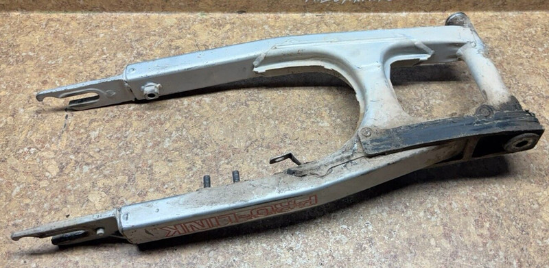 1990 Honda XR200 R Dirt Bike Swingarm Swing Arm Sub Frame 90 XR 200 XR200R Z11