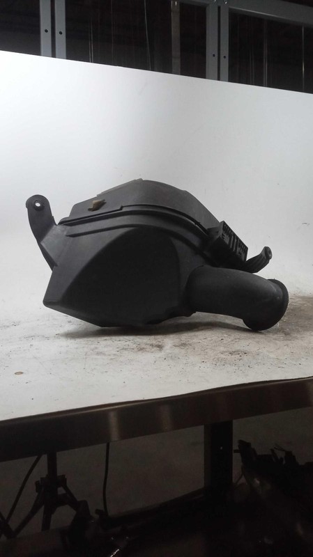 2006 Cadillac STS Used Air Cleaner Assembly OEM 15147452 Blue 158k Miles