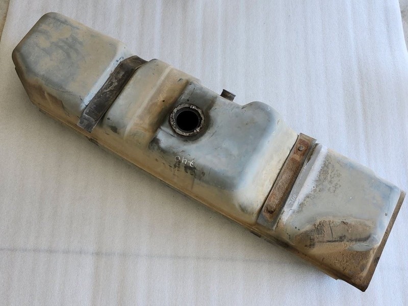 1992-1995 CHEVROLET 3500 PICKUP DIESEL FUEL TANK 31 GALLON 62x16x14 15683956