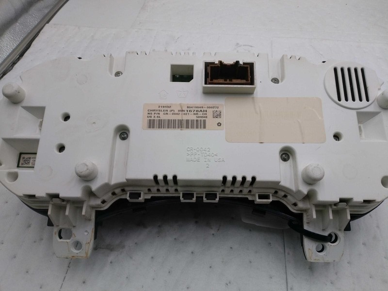 2014 Jeep Grand Cherokee Speedometer Gauge OEM White 133K Miles Scuffs