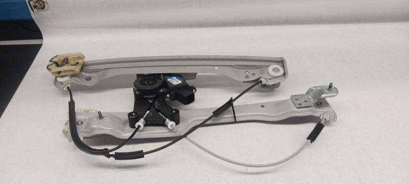 18-'23 CHEVROLET EQUINOX Left driver front Window Regulator w/motor OEM