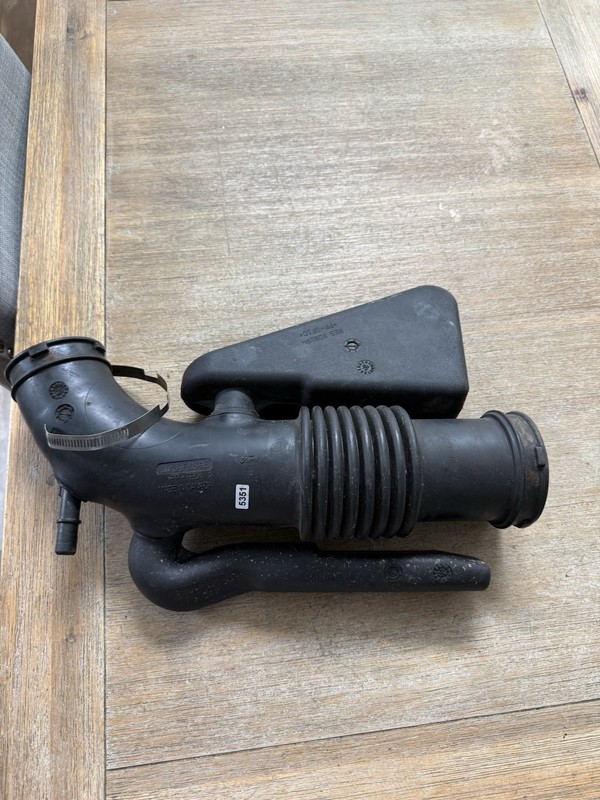 2006 Grand Marquis / Crown Vic Victoria Air Intake Assembly #5w13-9f805-be