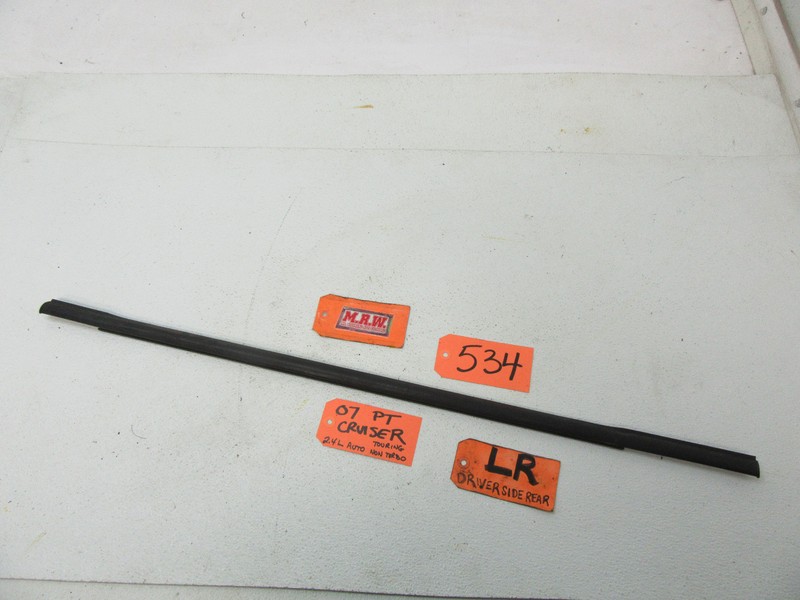 FITS PT CRUISER LEFT REAR DOOR PANEL MOLDING GLASS BELT SEAL WEATHER STRIP BACK