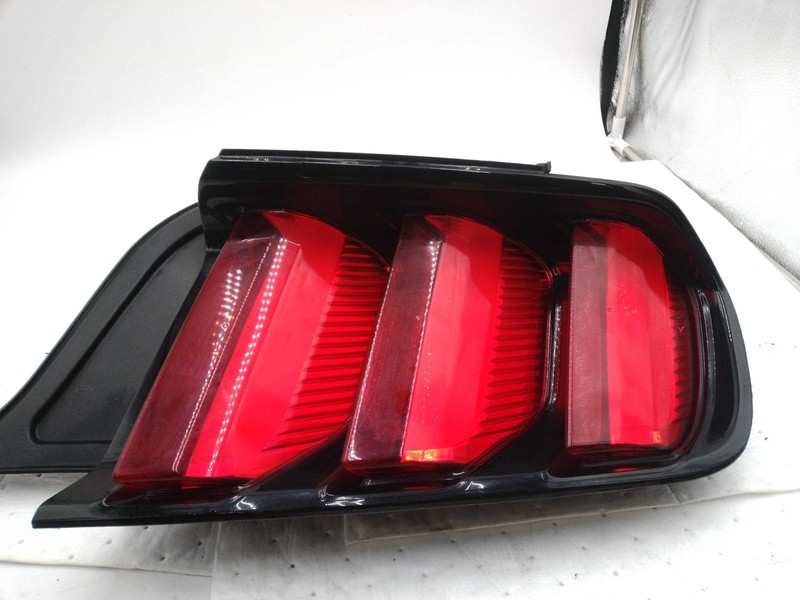 2015 Ford Mustang Right Tail Light Assembly Black 417989 63K Miles Used
