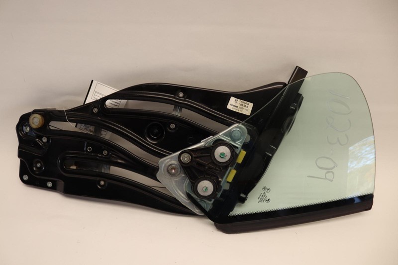 2009-2016 BMW Z4 E89 REAR RIGHT QUARTER GLASS WINDOW W/ REGULATOR MOTOR OEM
