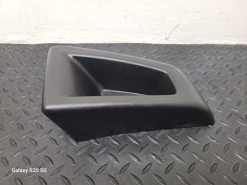 03-09 Hummer H2 Front Right Passenger Bumper End Cap OEM 19178491