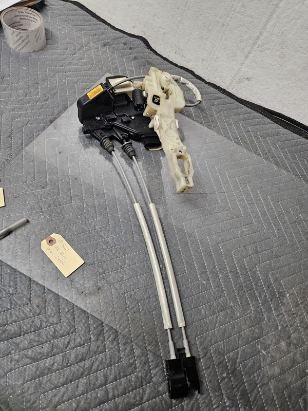 14-19 KIA SOUL PASSENGER Rear Door Latch RightOEM