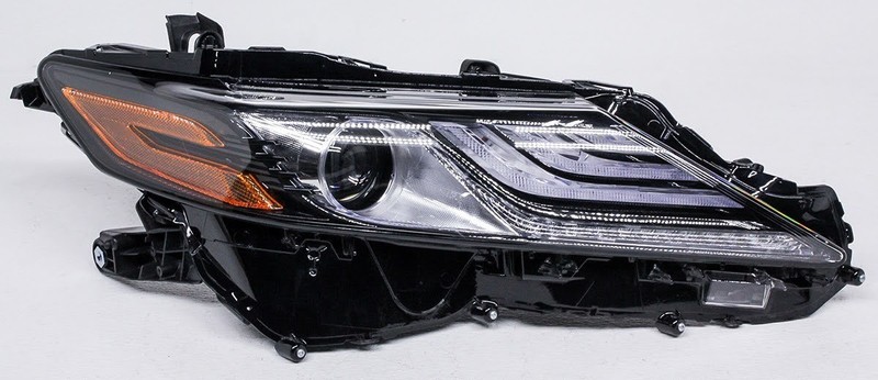 OEM Toyota Camry XSE Right Passenger Side LED Headlamp 81110-06D80 Tab Missing