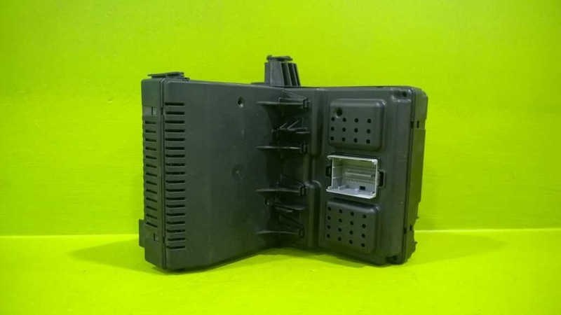 05 06 XC70 CENTERAL ELECTRONIC MODULE BCM BODY CONTROL MODULE OEM 3137-21