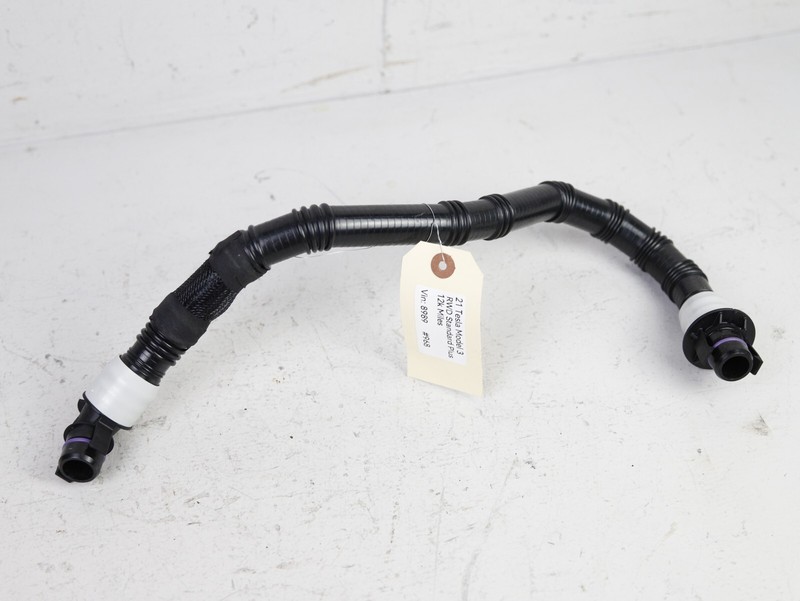 2017 - 2022 TESLA MODEL 3 HOSE PENTHOUSE OUTLET 1095766-00-B OEM 12K