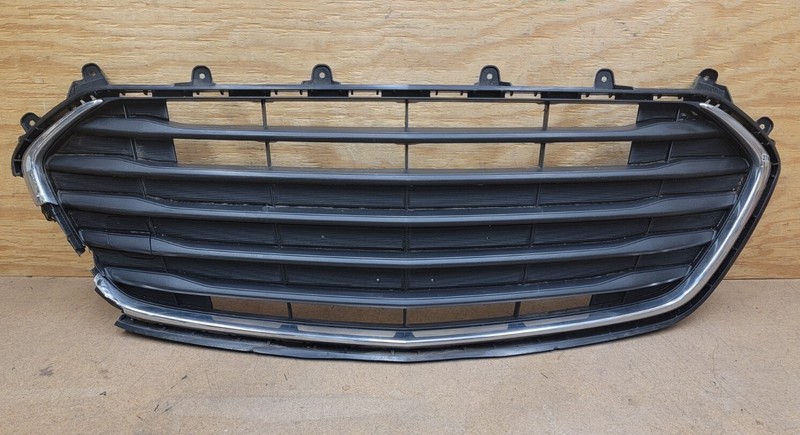 2017 2018 2019 2020 Chevrolet TRAX Front Bumper Grille 94532312 OEM "DAMAGED "