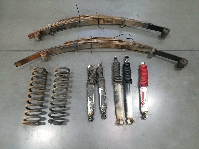 2000 Jeep Cherokee Sport XJ 4x4 Aftermarket 4.5" Suspension / Shocks #2457