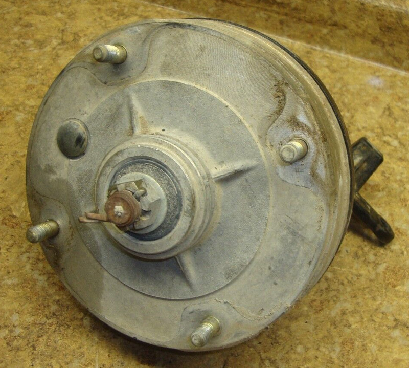 1985 Suzuki Quadrunner LT250E LT250 LT 250 E Left Front Drum Brake Knuckle Hub
