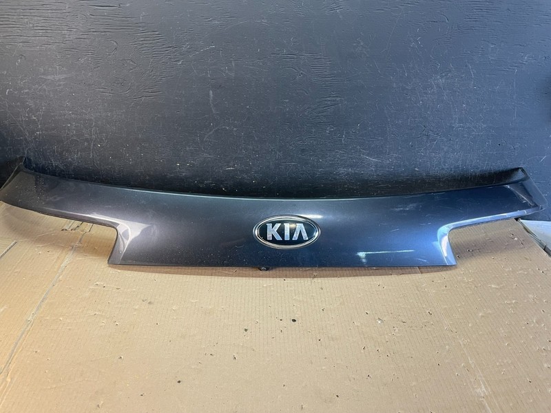 2016 to 2020 Kia Sorento Rear Trunk Liftgate Camera Cover Panel Oem ae3637DG