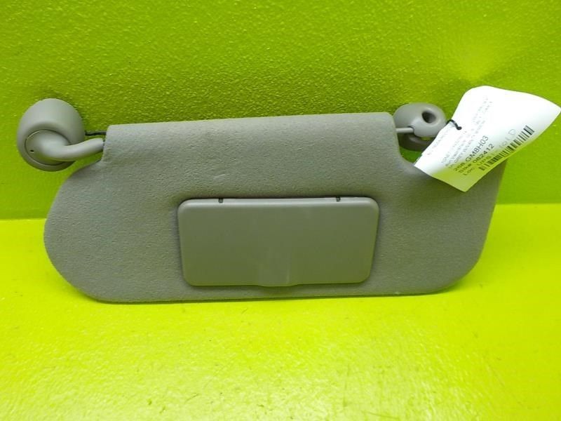 2002-2004 Chevy Trailblazer Driver Left Sun Visor With Illumination OEM 15194824