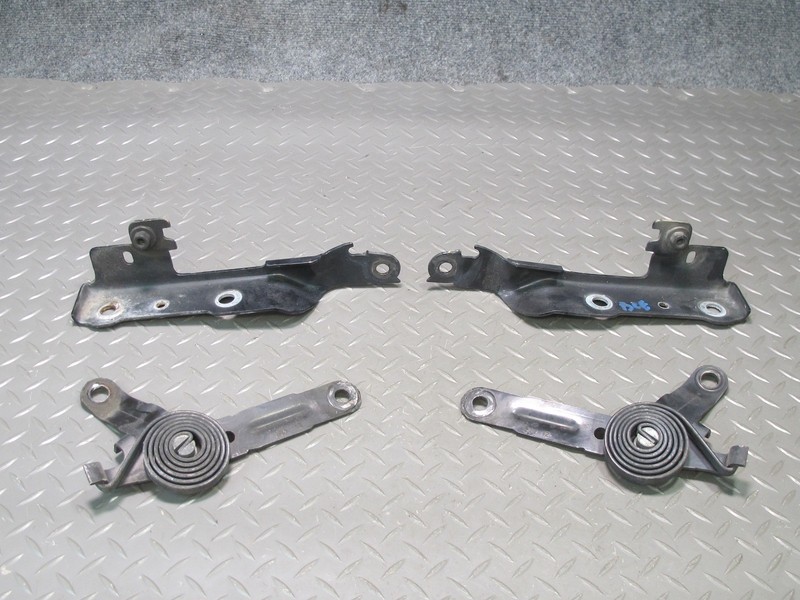 2007-2014 CADILLAC ESCALADE FRONT LEFT & RIGHT HOOD HINGE SUPPORT BRACKET SET
