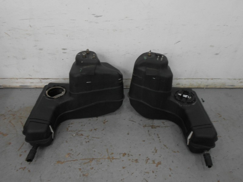 2011 09 10 12 Audi R8 V8 Fuel Tanks #3068 M5