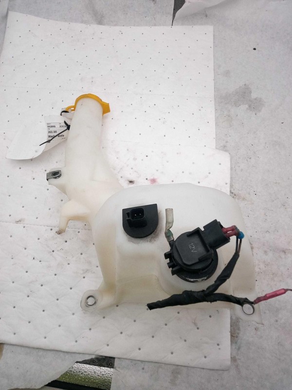 2021 Chrysler 300 Washer Fluid Reservoir OEM Black 3.6L 105k Miles